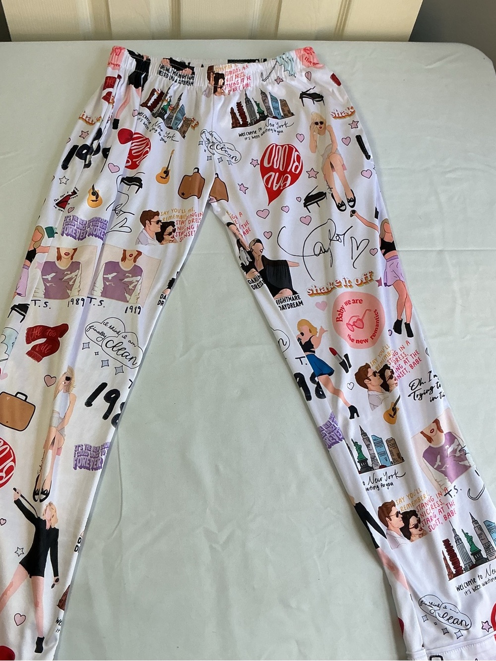 Source Unknown White Leggings with Multi-Color Pop Art Print